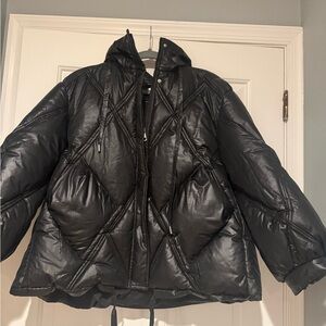 Elegant Black Women's Puffer Jacket